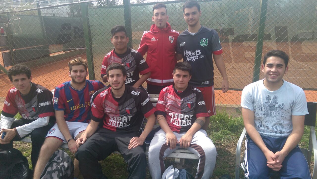 Un hincha de Colón de Santa Fe, un compañero de equipo que no conocía el apodo Sabalero dijo cualquier cosa y un grupo de amigos tomó el error como bandera para formar esta tremenda escuadra.