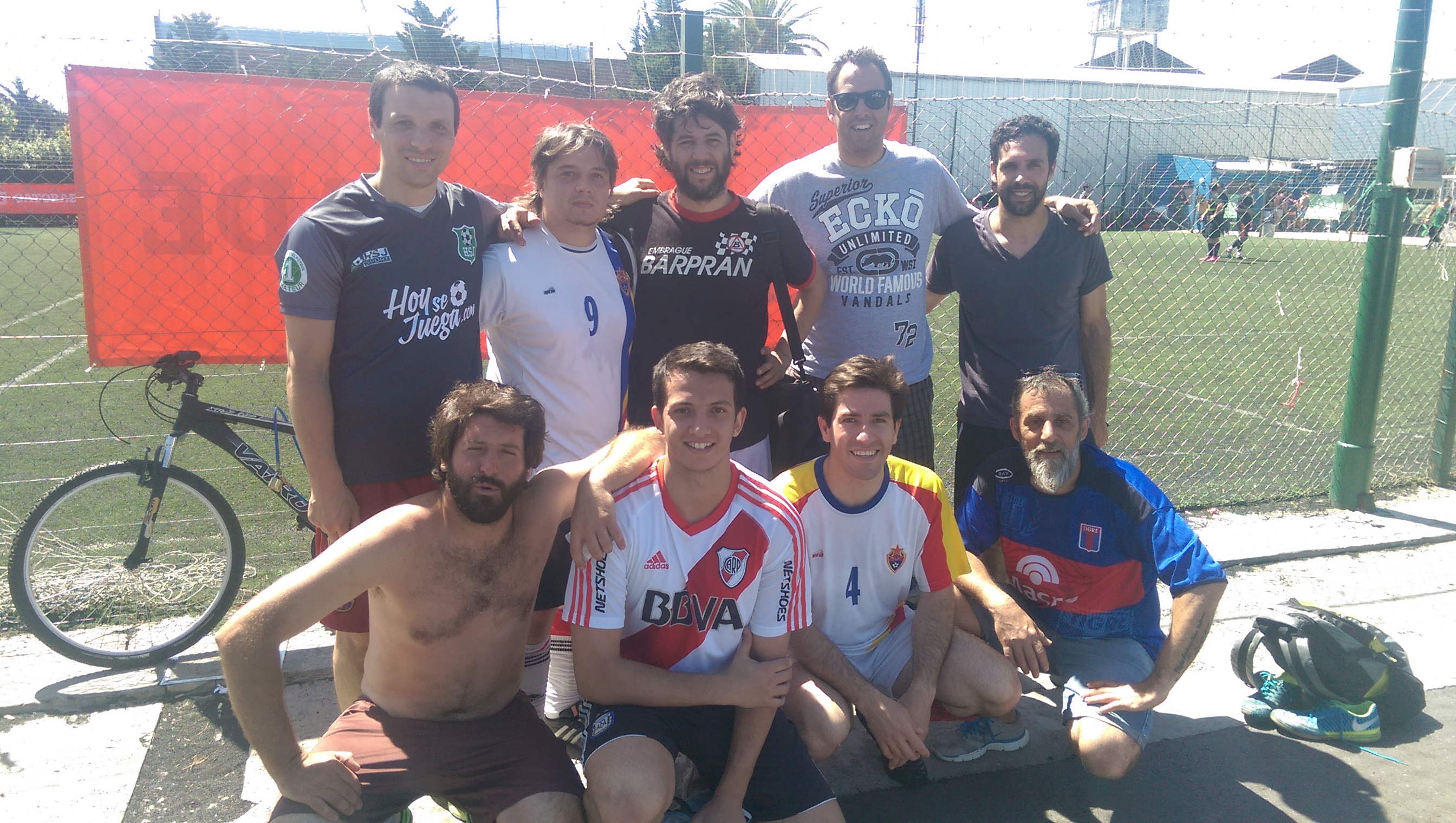 El equipo Pachorra Smaldone juega fútbol 8 en los torneos Edeba y sus jugadores nos cuentan sobre sus casi diez años de historia en el fútbol amateur